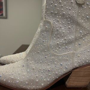 Betsy Johnson white pearl boot